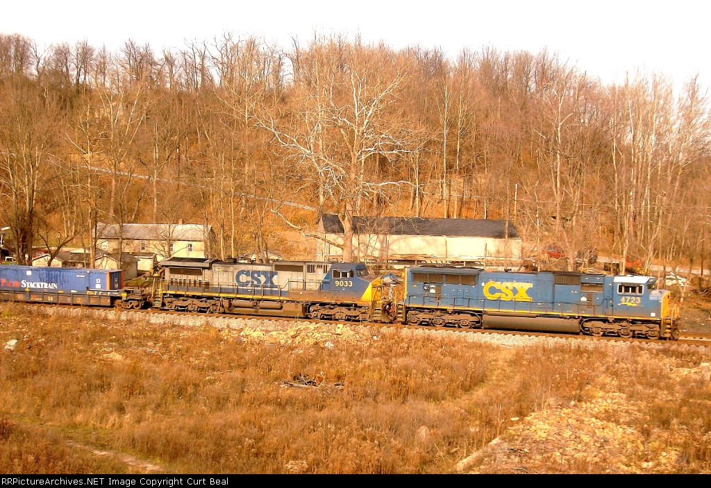 CSX 9043 and 4723